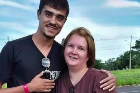 Fã faz selfie com Elize Matsunaga durante passeio em SP: “sou muito fã dela”
