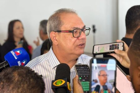 Carlos Muniz diz que PSDB da Bahia prepara chapa forte e critica antecipação de Flávio Bolsonaro na direita