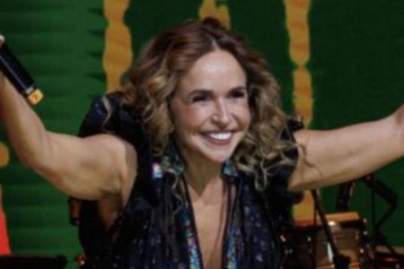 Daniela Mercury emociona ao homenagear Preta Gil no WME Awards by Billboard, em São Paulo