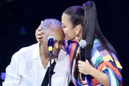 TVE transmite concerto beneficente da OSBA com Ivete e show intimista de Gilberto Gil