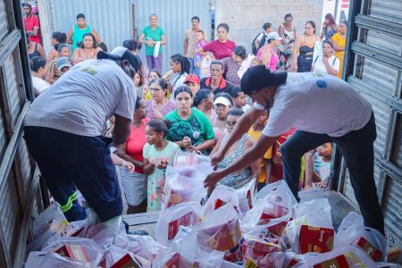 Prefeitura de Morro do Chapéu distribui 6 mil kits natalinos e atende mais de 24 mil moradores