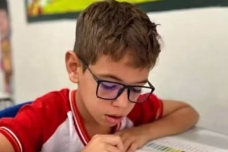 Menino de 9 anos morre após descarga elétrica em praça no sudoeste da Bahia