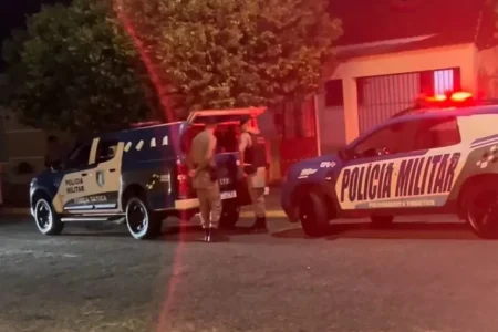 Após uso de drogas e álcool, jovem mata a mãe a facadas