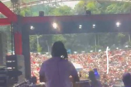 Thiago Aquino lota Parque da Cidade em manhã chuvosa de domingo