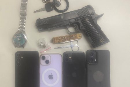 Suspeitos de assalto são presos armados na Avenida Paralela