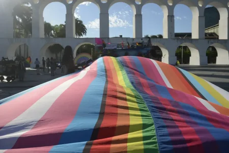 Deputada apresenta projeto que proíbe cotas para pessoas trans em universidades