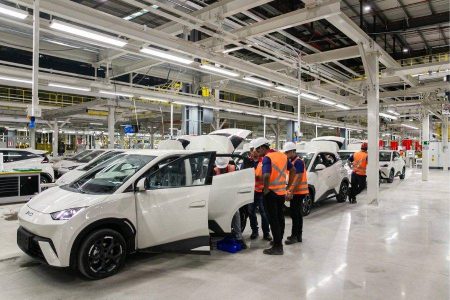 BYD assume liderança global e supera Tesla