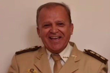 Coronel da PM morre após batida entre carro e caminhão na BA-263