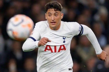 Bahia negocia contratação do atacante argentino Alejo Véliz, do Tottenham