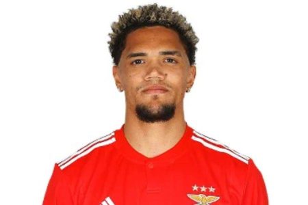 Vitória avança por atacante com passagem pelo Benfica B