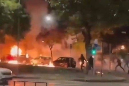 Protestos no Irã deixam dezenas de mortos e país enfrenta bloqueio prolongado da internet