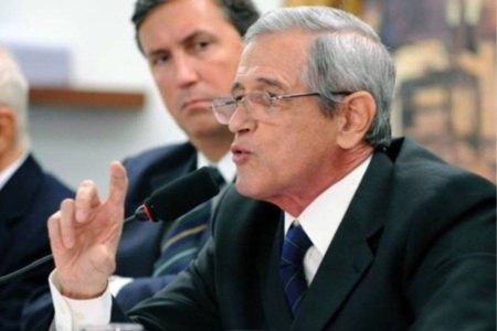 Moraes cancela visita de general a ex-ministro preso e manda caso à PGR