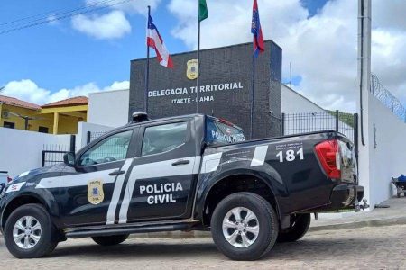 Pais suspeitos de envolvimento na morte de bebê se entregam à polícia no interior da Bahia