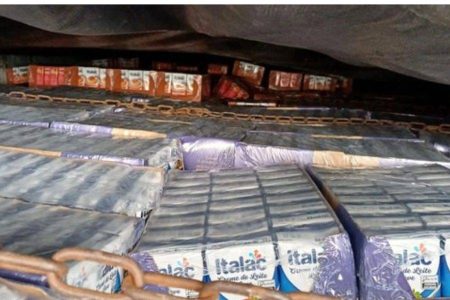 PRF apreende carga de alimentos sem nota fiscal avaliada em R$ 400 mil na Bahia