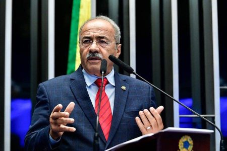 PGR pede arquivamento parcial de investigação sobre senador com dinheiro na cueca