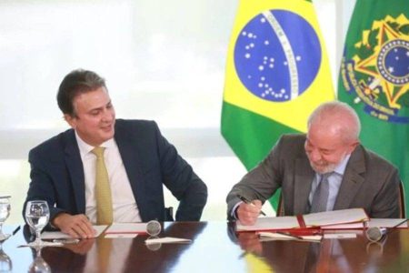 Lula envia MP ao Congresso e define reajuste de 5,4% no piso salarial dos professores