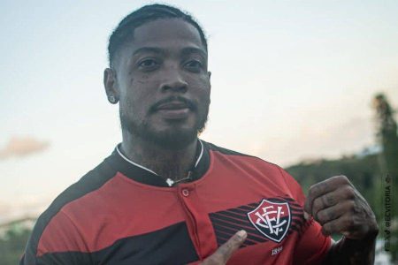 Oficial! Vitória anuncia retorno de Marinho após dez anos