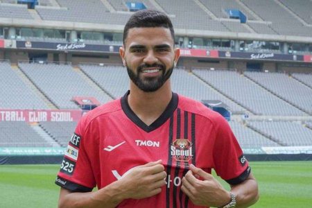 Vitória negocia empréstimo de Lucas Silva, atacante que atua no futebol sul-coreano