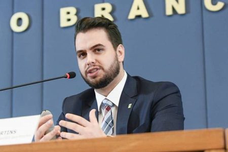 Defesa de Filipe Martins nega irregularidades e chama prisão determinada por Moraes de “vingança”