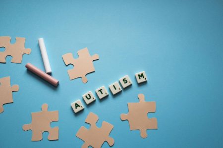 Evento gratuito lança livro sobre pertencimento e invisibilidade no espectro autista em Salvador