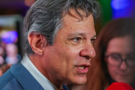 Sem Lula na disputa, Haddad lidera corrida presidencial, diz pesquisa