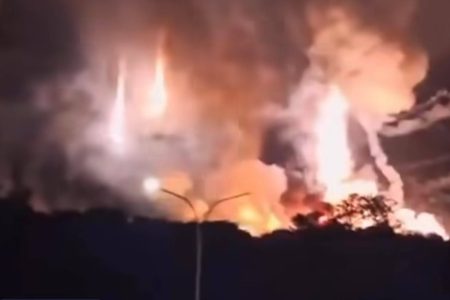 Venezuela acusa EUA de lançaram ataque e declara emergência