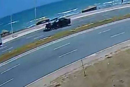 Campeã baiana de surf fica ferida em grave acidente na orla de Patamares