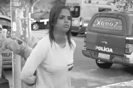Mulher é presa após assalto a turistas na Praia da Preguiça