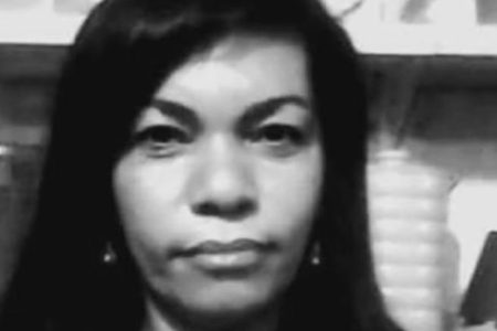 Mulher morre eletrocutada ao ligar tanquinho em extensão na Bahia