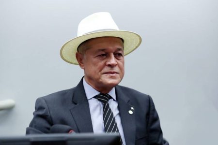 Justiça Eleitoral determina retirada de outdoors de deputado do PT por propaganda eleitoral antecipada na Bahia