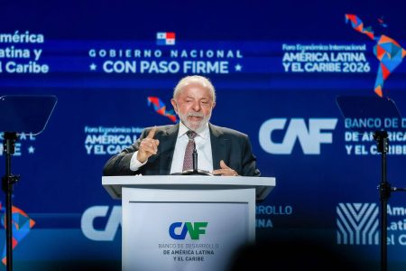 Lula critica “intervenções militares ilegais” na América e diz que “uso da força” não resolve crises