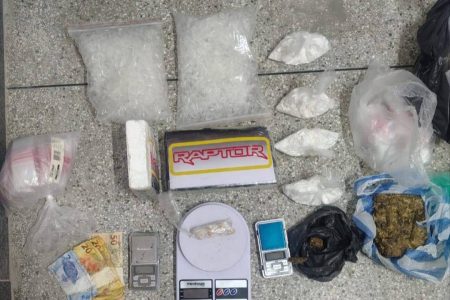 Homem suspeito de tráfico é preso em Simões Filho