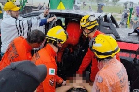 Manifestantes pró-Bolsonaro ficam feridos após queda de raio durante ato em Brasília