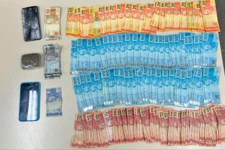 Homem suspeito de tráfico de drogas e uso de dinheiro falso é preso na Bahia