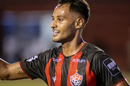 Ex-jogador do Vitória, Mateus Gonçalves deixa prisão após 242 dias e vai responder em liberdade
