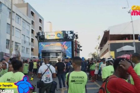 Pagod’art encerra desfile no Furdunço após incidente com trio