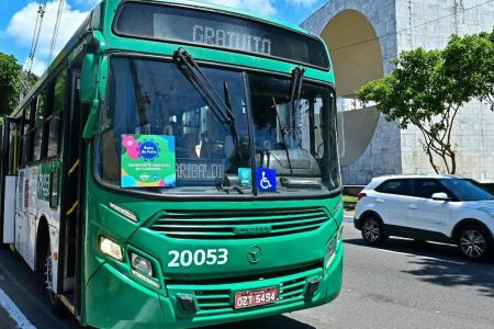 Ônibus gratuitos 24h vão reforçar transporte no Carnaval de Salvador 2026