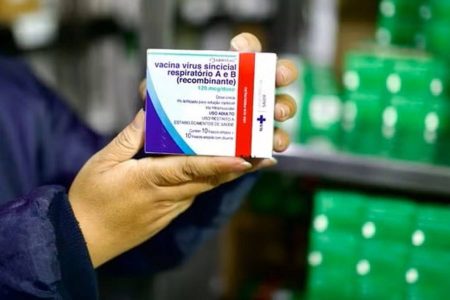 Feira de Santana inicia aplicação de anticorpo para prevenir casos graves de VSR em bebês