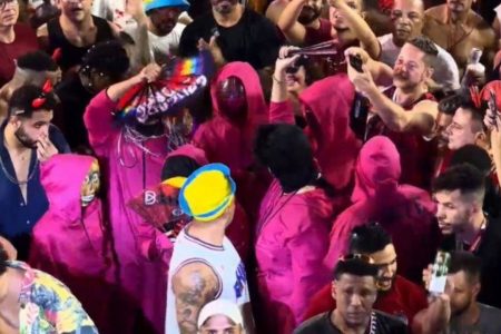 Daniela Mercury abre desfile do Carnaval na pipoca e surpreende foliões