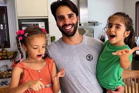 Daniel Cady faz homenagem de aniversário às filhas Marina e Helena