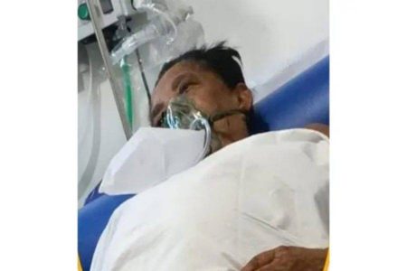 Idosa de 72 anos espera regulação há 10 dias em estado crítico em Teodoro Sampaio, no interior da Bahia
