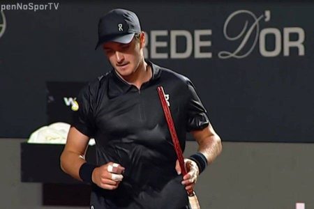 João Fonseca é eliminado do Rio Open após sofrer virada