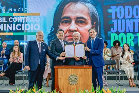 Três Poderes assinam pacto nacional para enfrentar o feminicídio no Brasil