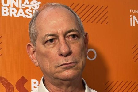 Em evento na Bahia, Ciro Gomes critica governos do PT e diz: “A solução é mudar”