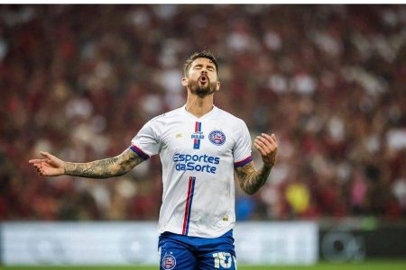 Bahia busca Everaldo por empréstimo para suprir falta de centroavante