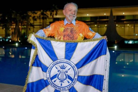 PT proíbe manifestações eleitorais em desfile que homenageia Lula