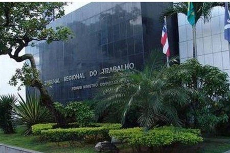Vendedora é demitida por justa causa após trabalhar em outro local durante atestado médico