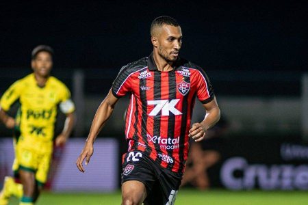 Reprovado nos exames, Lucas Braga tem empréstimo ao Fortaleza cancelado e retorna ao Vitória