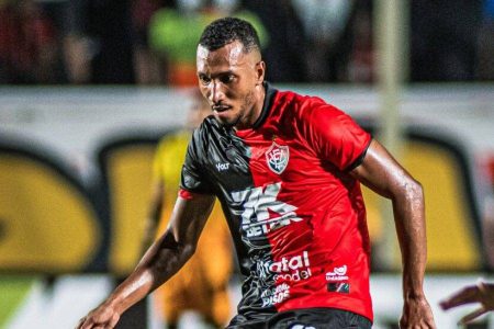 Alteração cardíaca é o motivo da reprovação de Lucas Braga, do Vitória, no Fortaleza