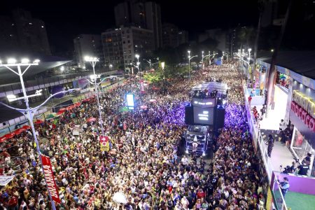 Mulher e homem são baleados durante Carnaval de Salvador